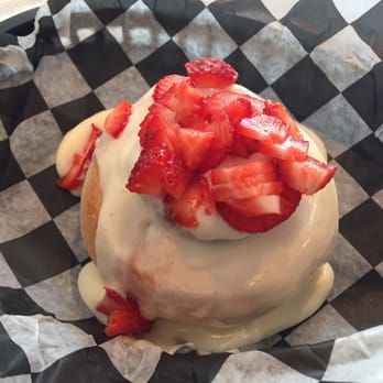 Cinnaholic - Lemon with strawberries - Desserts Near Me - Atlanta, Georgia