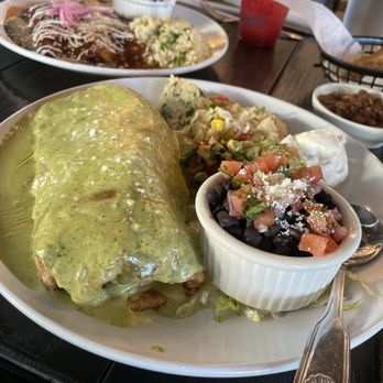 Què Pasa Mexican Cafe - Veggie Burrito - Mexican Near Me - Fresno, California Què Pasa Mexican Cafe - Veggie Burrito - Mexican Near Me - Fresno, California