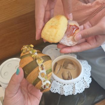 L'Occitane Amande Cafe Pop-up Event - Pistachio creme croissant/ Madeleine cookie and creme brulee latte - Pop-up Shops Near Me - New York, New York