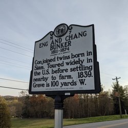 The Grave of Chang and Eng Bunker - The Grave of Chang and Eng Bunker, Mount Airy