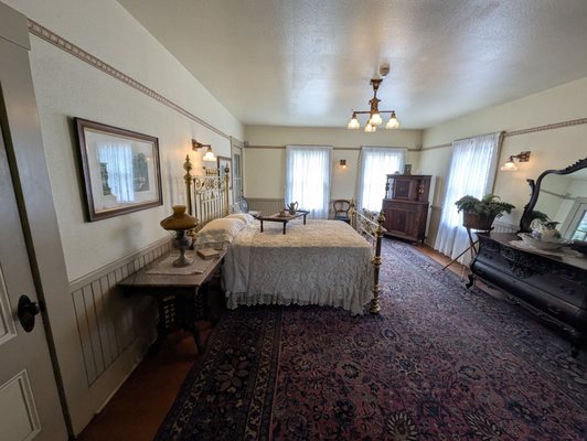Winchester Mystery House by null