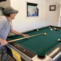 Medford / Gold Hill KOA - Pool table