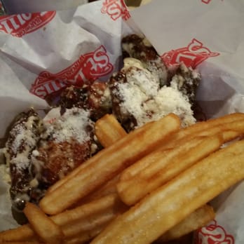St. Louis Bar & Grill - Garlic parm - Chicken Wings Near Me - Markham, Ontario St. Louis Bar & Grill - Garlic parm - Chicken Wings Near Me - Markham, Ontario
