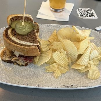 Samuel Adams Brewery - Reuben - Sports Bars Near Me - Atlanta, Georgia Samuel Adams Brewery - Reuben - Sports Bars Near Me - Atlanta, Georgia