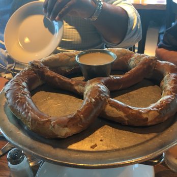 Pier 115 - Great pretzel - Sports Bars Near Me - Edgewater, New Jersey