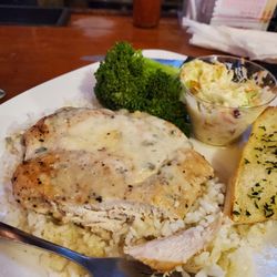 Papa Bobs Place - Gorganzola chicken with rice broccoli and side salad. Flavor was great. Chicken a little dry.