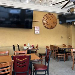 La Familia Comida Mexicana - Outdoor Seating