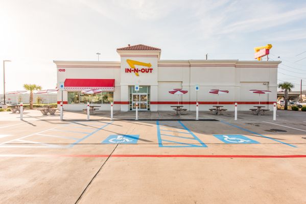 In-N-Out Burger by null