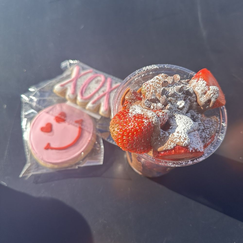 Oo de Lally Coffee - Chocolate covered strawberries with sugar cookies - Coffee & Tea Near Me - Castle Rock, Colorado Oo de Lally Coffee - Chocolate covered strawberries with sugar cookies - Coffee & Tea Near Me - Castle Rock, Colorado