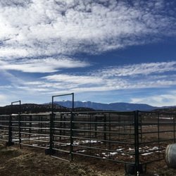Greenhorn Horse Hotel - Outside pens