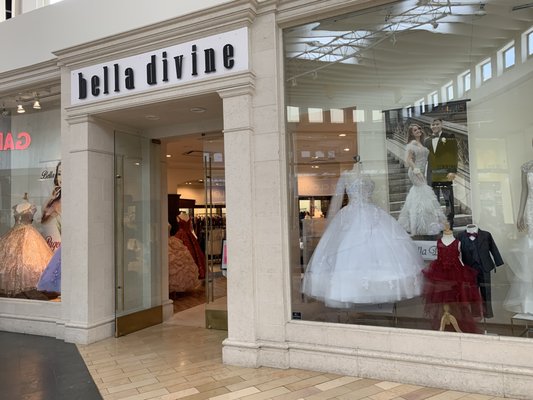 BELLA DIVINE PROM - 12 Photos - Formal Wear - 5000 Shelbyville Rd