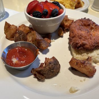 Lucky 32 Southern Kitchen - Chicken biscuit with potatoes and fruit - New American Near Me - Cary, North Carolina Lucky 32 Southern Kitchen - Chicken biscuit with potatoes and fruit - New American Near Me - Cary, North Carolina