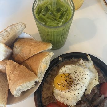 An An - Sizzling Beef and Egg and Green Thai Tea - Vietnamese Near Me - Portland, Oregon