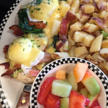 Black Bear Diner Milpitas - California Benedict - Diners Near Me - Milpitas, California