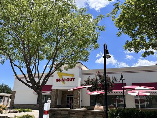 In-N-Out Burger by null