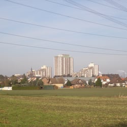 Naturschutzgebiet Meschenich - Meschenich Dorf und dahinter der soziale Brennpunkt "Kölnberg"