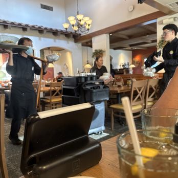 Olive Garden Italian Restaurant - Busy dining room - Italian Near Me - Burbank, California Olive Garden Italian Restaurant - Busy dining room - Italian Near Me - Burbank, California