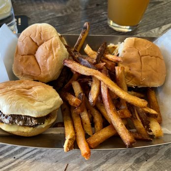 Taps on Main - Classic 4 Sliders - Sports Bars Near Me - Kansas City, Missouri Taps on Main - Classic 4 Sliders - Sports Bars Near Me - Kansas City, Missouri