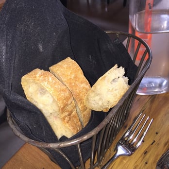 Piatti - Bread is good but hardens quickly and can hurt the inside of your mouth if you Are not careful - Pizza Near Me - San Antonio, Texas