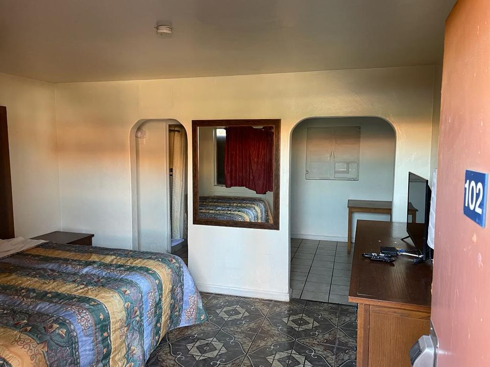 PARADISE Updated October 2024 13 Photos 1814 E Apache