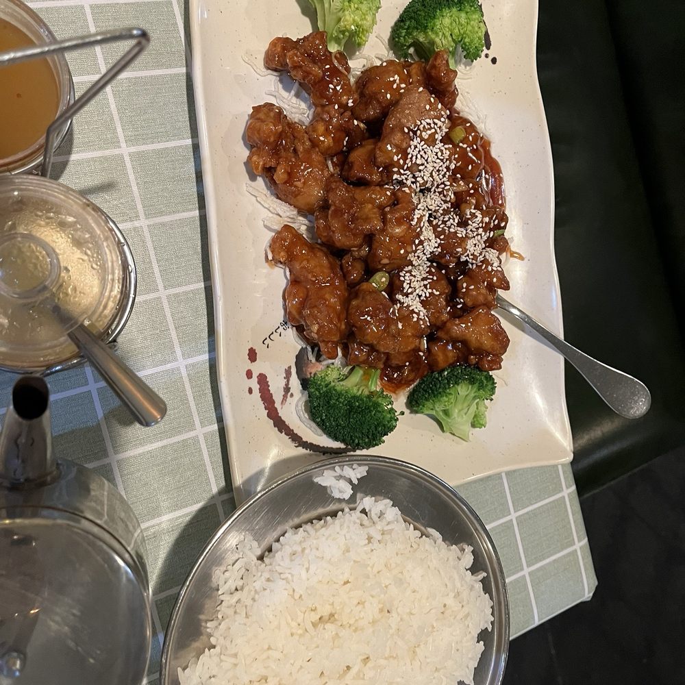 Sesame chicken with steamed rice Sesame chicken with steamed rice