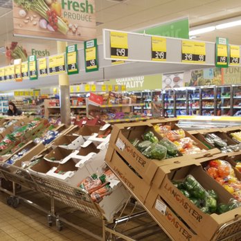 ALDI - a woman shopping in a grocery store - Grocery Near Me - Glen Burnie, Maryland ALDI - a woman shopping in a grocery store - Grocery Near Me - Glen Burnie, Maryland