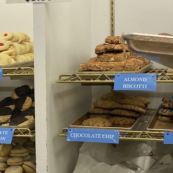 Mike's Pastry - Bakeries Near Me - Boston, Massachusetts