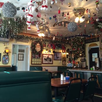 Evergreen Cafe - Christmas time at the cafe... Too cute - American Near Me - Wrightwood, California Evergreen Cafe - Christmas time at the cafe... Too cute - American Near Me - Wrightwood, California