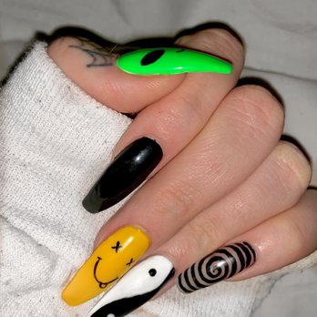 Sunny Nails - Nails by Lou. I'm obsessed! - Waxing Near Me - Chicago, Illinois