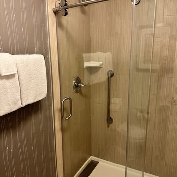 Courtyard by Marriott Livermore - Shower - Hotels Near Me - Livermore, California