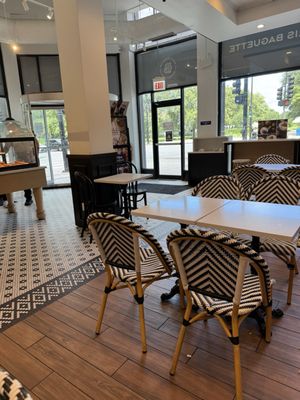 Paris Baguette by null