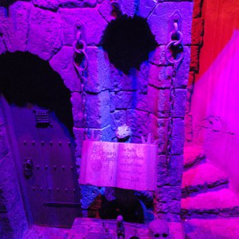 Snow White's Enchanted Wish - Spookie - Amusement Parks Near Me