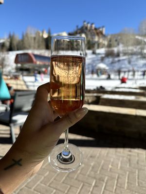 8100 Mountainside Bar & Grill by null