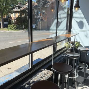 Ezra's Pound - Window seating - Coffee & Tea Near Me - Toronto, Ontario Ezra's Pound - Window seating - Coffee & Tea Near Me - Toronto, Ontario