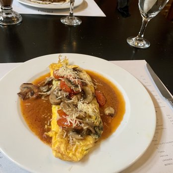 Olive - Mushroom, tomato, spinach, and cheese omelette - Breakfast & Brunch Near Me - Santiago de Querétaro, QUE