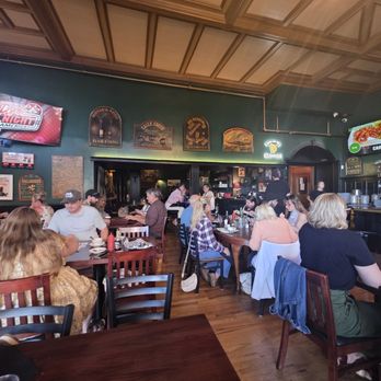 Gallagher's - Packed house on a sunday night 1hr till closing - Irish Near Me - Eureka, California