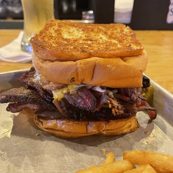 Minnesota Wing King - Brisket Sandwich - Chicken Wings Near Me - Saint Peter, Minnesota