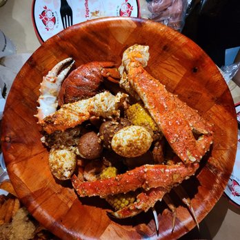 Mr. & Mrs. Crab Juicy Seafood & Bar - 1 pound of Alaskan king crab and crab combo x - Seafood Near Me - Davie, Florida