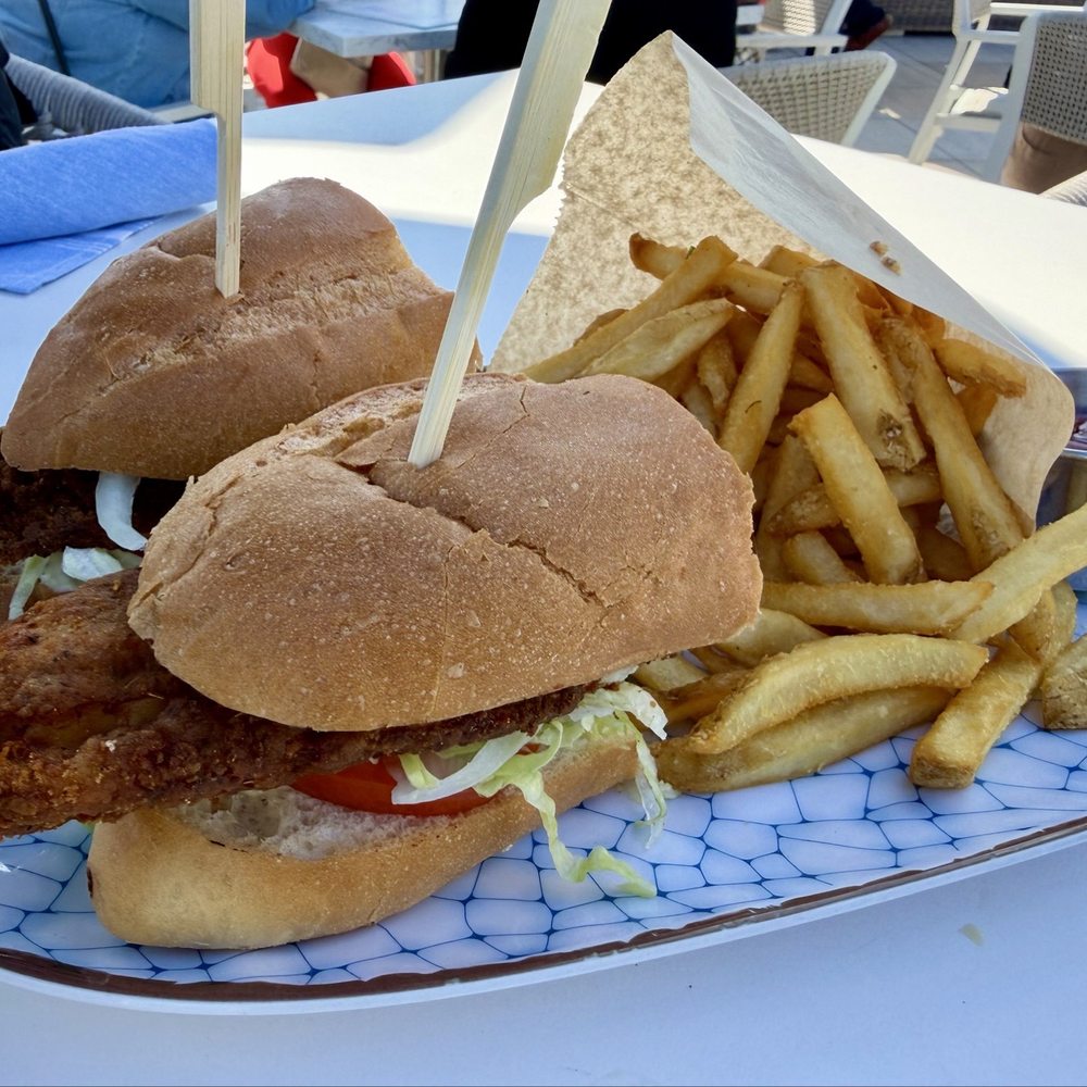 Sun Deck - San Diego fish sandwich - American Near Me - Coronado, California Sun Deck - San Diego fish sandwich - American Near Me - Coronado, California