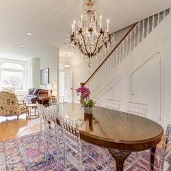 LUXbnb - Imagine your family around this large dinner table and exquisite chandelier. It's even more beautiful in person!