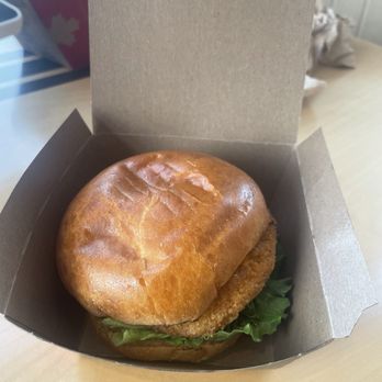 Tim Hortons - Spicy crispy chicken burger - Bakeries Near Me - Pickering, Ontario