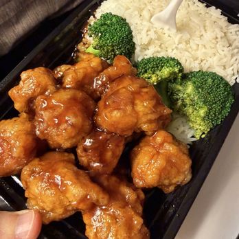 Oriental Express - General Tso's chicken combination - Chinese Near Me - Wallingford, Connecticut
