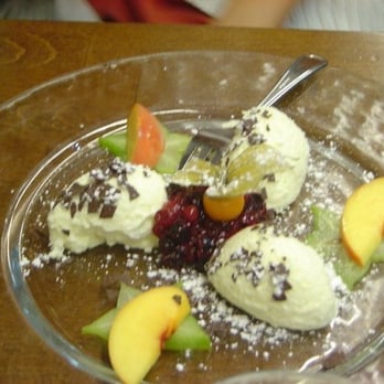 Maximilians - Berries with Bavarian cream. - German Near Me - Berlin, BE