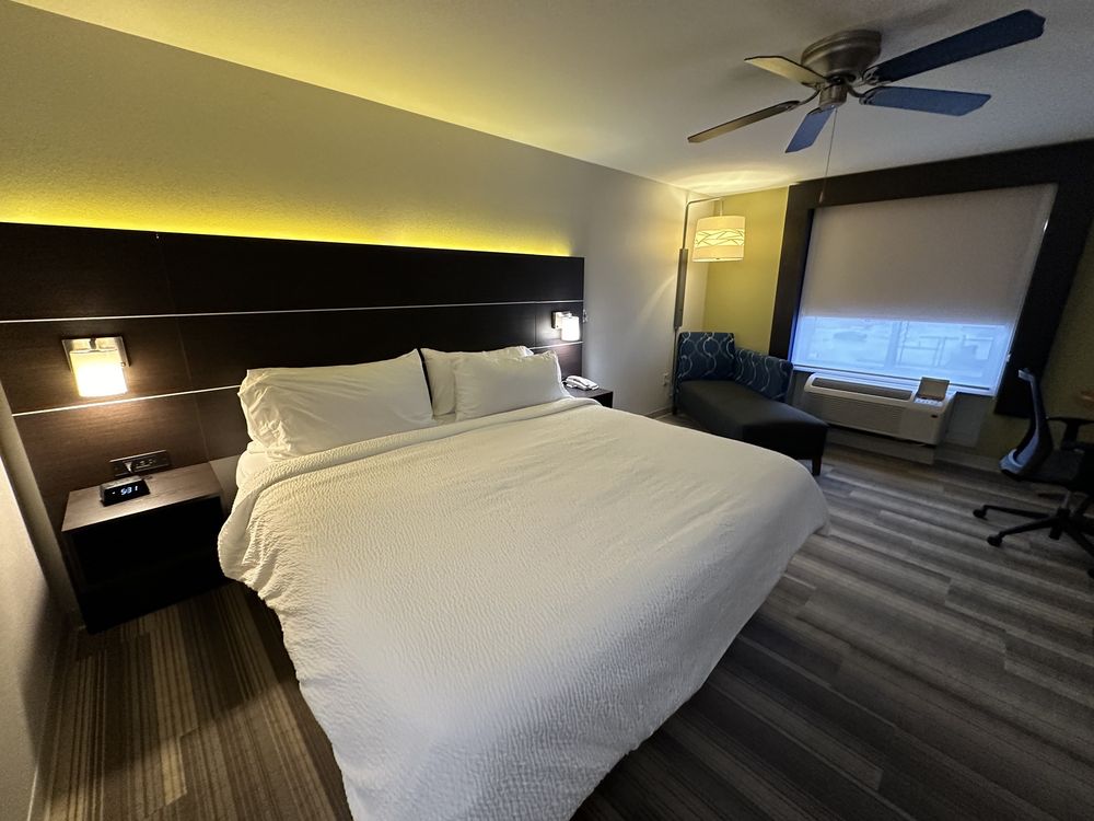 HOLIDAY INN EXPRESS & SUITES SCOTTLAFAYETTE WEST Updated October