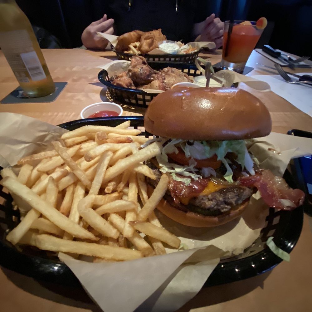 Browns Socialhouse Panorama - Smokehouse Burger - Pubs Near Me - Surrey, British Columbia