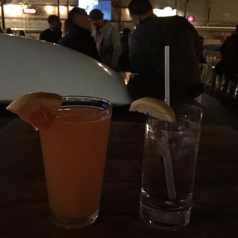 Mad Oak - 02.23.18 schöfferhofer grapefruit hef is so good (left) + water - Bars Near Me - Oakland, California