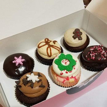 Georgetown Cupcake - Don't remember all these flavors but gingerbread is in the top right! - Cupcakes Near Me - Washington, DC, District of Columbia