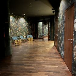 The Ivory Club - Lobby of restroom