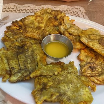Boriken Restaurant - 6 Tostones con Mojo de Ajo - Puerto Rican Near Me - Beaverton, Oregon