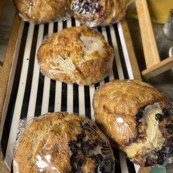 Cinnamon Roll Place - Bakeries Near Me - Kihei, Hawaii